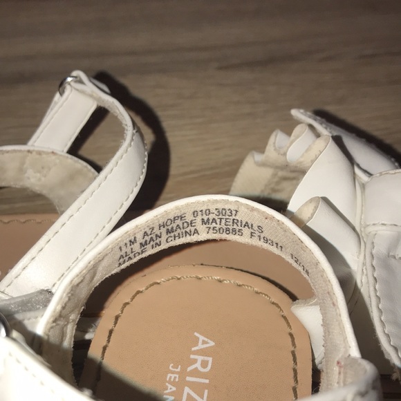 FREE W/ PURCHASE White Velcro Sandals - Picture 4 of 4